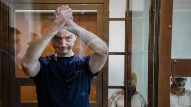 Ce a scris pe prima pagină un ziar din Moscova după ce fostul său jurnalist Ivan Safronov a fost condamnat la 22 de ani de închisoare pentru „spionaj”