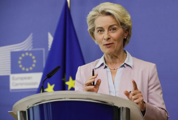 UE va propune reducerea obligatorie a consumului de electricitate şi o taxă pe profiturile companiilor energetice