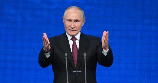 Surse de la Kremlin afirmă că peste 260.000 de bărbați au părăsit Rusia. Forțele de securitate vor să închidă granițele, dar Vladmir Putin a plecat să se relaxeze pe malul lacului Valdai