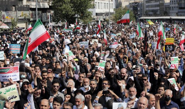 Proteste și îngrijorare în Iran. Oameni plecați să scandeze împotriva regimului, dați apoi dispăruți de familie. „Atât mi-a zis: «Am fost prins»”