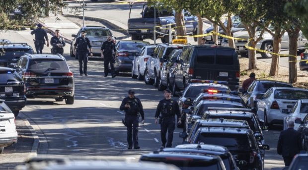 Șase răniți, dintre care doi în stare gravă, după un atac armat într-un campus din California. Trăgătorul nu a fost prins
