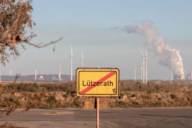 „Continuăm lupta!”. Un sat din Germania a devenit bastionul activiștilor climatici în lupta cu extinderea unei exploatări de lignit