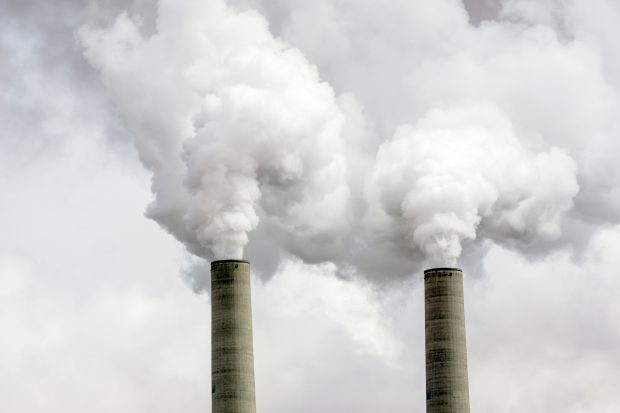 Comisia Europeană urmărește să pună capăt sistemului secret de protecție a marilor producători de combustibili fosili