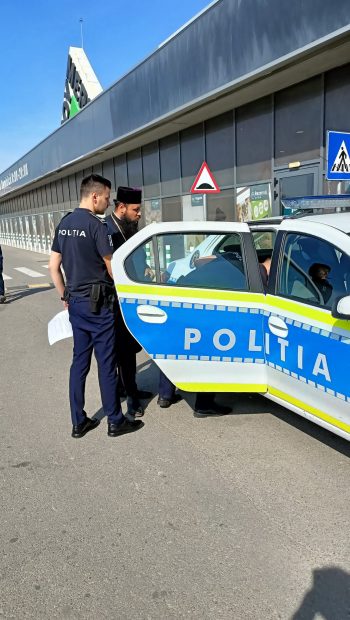 Un bărbat îmbrăcat în haine de preot a fost prins când fura dintr-un magazin din Craiova