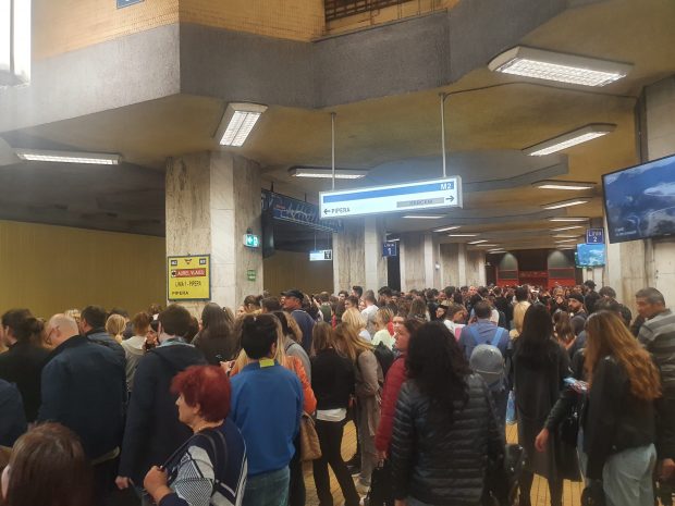 Circulație îngreunată la metrou, pe magistrala Pipera-Berceni, din „cauza unor probleme tehnice”