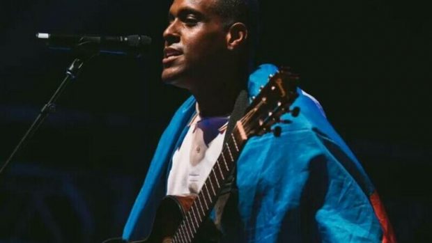 Artistul ”Mikaben” a murit pe scenă în timpul unui concert la Paris. Avea 41 de ani. Mesajul transmis de  prim-ministrul haitian, Ariel Henry