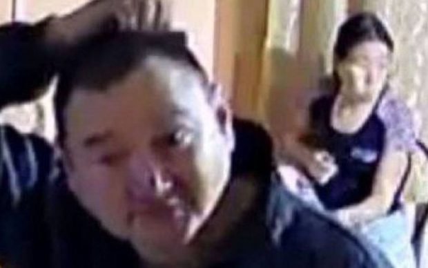 Un soldat rus a furat o cameră de supraveghere din Ucraina și a pus-o de decor la el acasă: „Mă uit la ei ca la Big Brother”