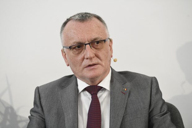 Clanul rectorilor. Cum se văd din declarațiile de avere zece dintre universitarii care au făcut scut în jurul lui Sorin Cîmpeanu