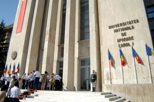 Profesor universitar, mesaj pentru ministrul Apărării Vasile Dâncu: „Desființați Colegiul Național de Apărare, această pseudo-instituție de educație”