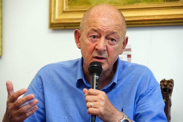 Cum ne-am trezit cu o statuie a lui Mihai Tatulici într-o emisiune la TVR și de ce nu era necesară