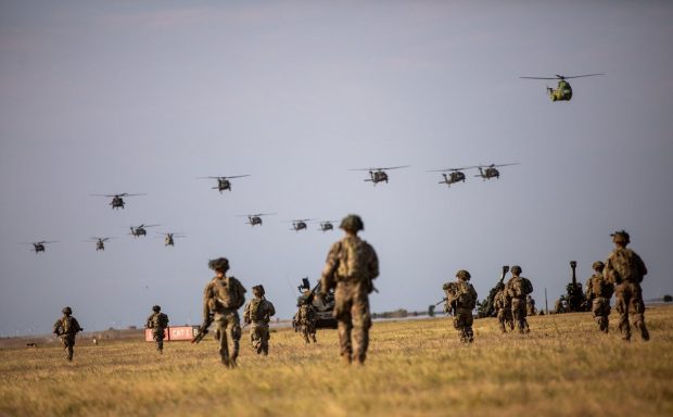 Opt militari de la Baza NATO Mihail Kogălniceanu au fost reținuți pentru furt de combustibil