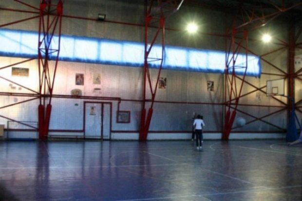 Un profesor de sport de la un liceu din Botoșani s-a ales cu dosar penal, după ce ar fi agresat un elev de 13 ani