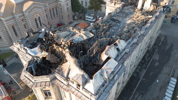 Audieri în cazul incendiului care a cuprins Arhiepiscopia Tomisului. Călugării care locuiau în chilii au dat deja declarații