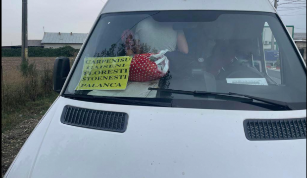 Microbuz de 19 locuri, prins în trafic cu 36 de călători. Poliția Română: „Nici măcar aerul nu are loc să circule”