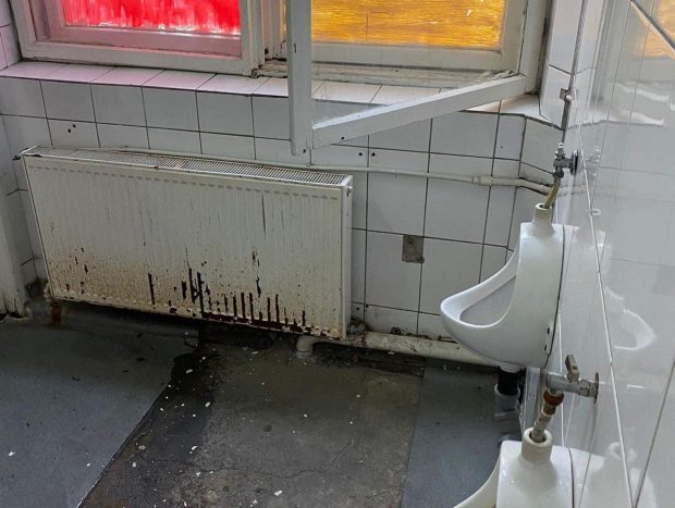 Sindicatul Europol prezintă fotografii din interiorul Facultății de Jandarmi: „Scurgeri, infiltrații, igrasie, rugină, mizerie, mucegai”