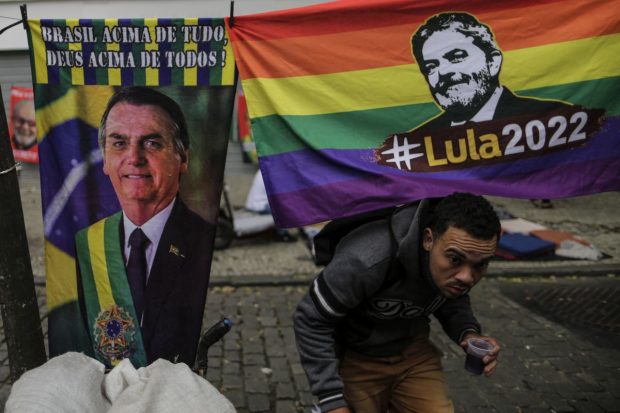 Veteranul stângii Lula da Silva și extremistul Jair Bolsonaro au intrat în turul II al prezidențialelor din Brazilia