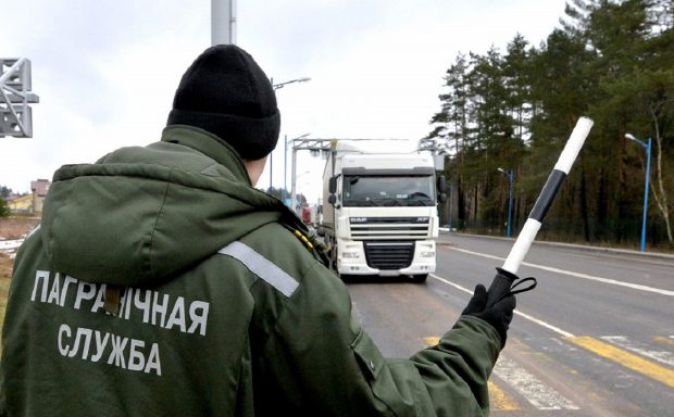 Rusia interzice intrarea camioanelor europene în țară, exceptându-le pe cele care transportă alcool, prezervative și instrumente muzicale