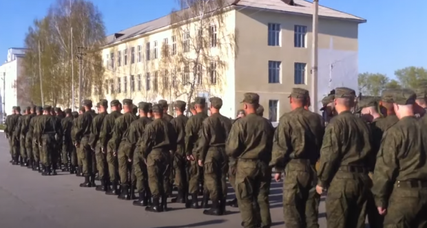 Primele decese cunoscute în garnizoanele pline cu noi recruți ruși: „Infarct, sinucidere, ciroză hepatică”