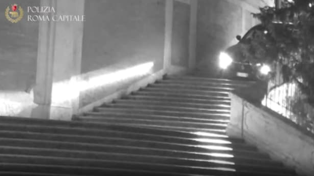 Italia, vandalizată de turiști după pandemie: „Fură gondole, fac surfing în situri protejate, au intrat cu mașina pe Treptele Spaniole”