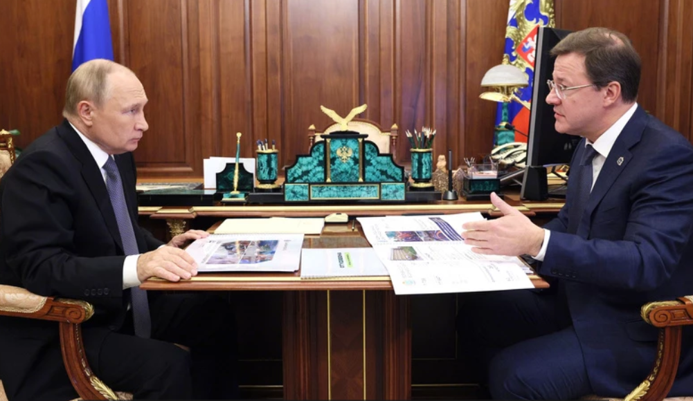 „Femeile eroilor noștri”. Reacția lui Vladimir Putin, după ce a primit cadou un album foto în care apar soțiile militarilor ruși aflați pe frontul din Ucraina