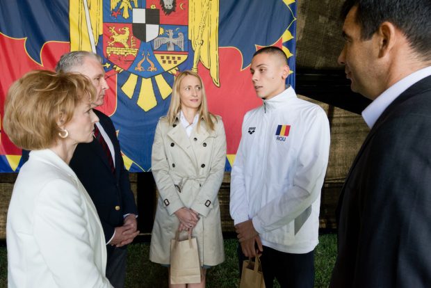 David Poppovici, Robert Glinţă şi alţi campioni la nataţie, primiţi de Casa Regală a României