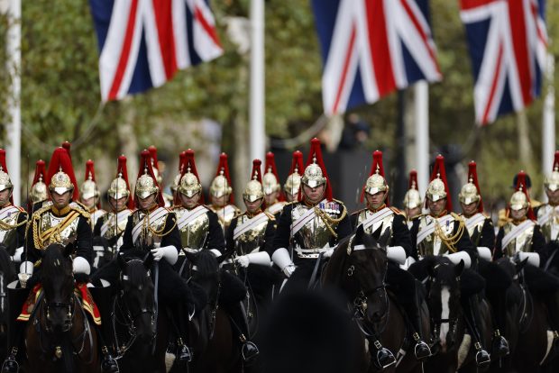 Un soldat în vârstă de 18 ani, care a însoțit sicriul reginei în timpul procesiunii funerare, a fost găsit mort într-o cazarmă din Londra
