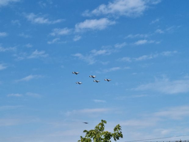 Cinci avioane de luptă deasupra Iașului. Oamenii s-au alarmat, dar erau doar exerciții pentru un eveniment aviatic