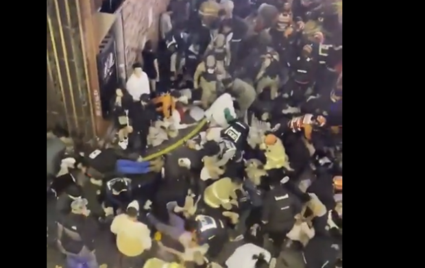Zeci de oameni, resuscitați pe o stradă din Seoul, după o îmbulzeală la o petrecere de Halloween