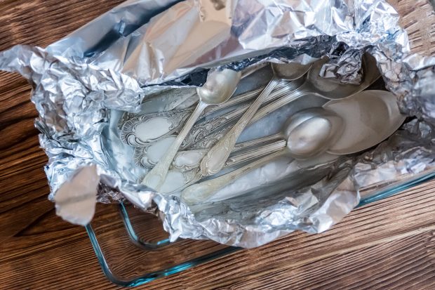 De ce să pui folie de aluminiu în mașina de spălat vase 