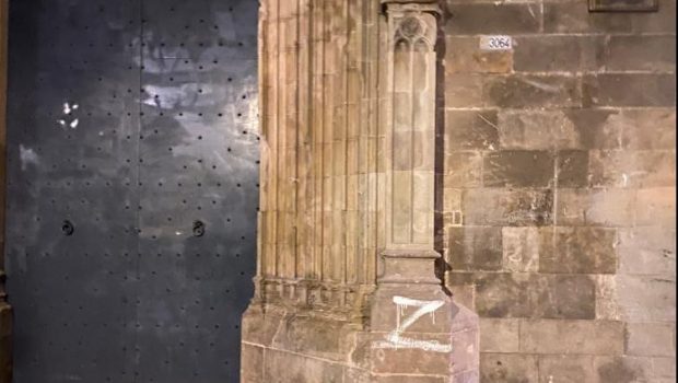 Un bărbat din Donbas, arestat în Barcelona, după ce a desenat simbolurile invaziei ruse pe mai multe monumente din capitala Cataloniei