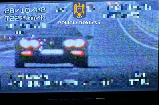 Un şofer ce se deplasa cu viteza de 222 kilometri/oră, oprit de polițiști pe Drumul Expres 12. Bărbatul a rămas pieton