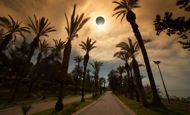 Eclipsa parțială de Soare din 25 octombrie 2022 aduce noroc acestor 4 ZODII. Te numeri printre ele?