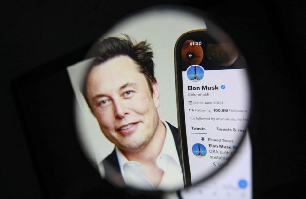 Elon Musk încearcă, pentru a doua oră, să introducă pe Twitter taxa de 8 dolari pentru conturi verificate