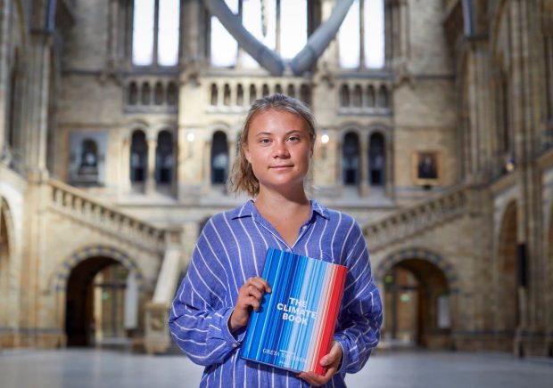 Greta Thunberg a lansat o carte despre schimbări climatice, cu eseuri scrise de peste 100 de autori și experți. „Istoria ne va arăta”