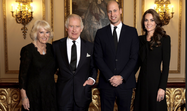 Prima fotografie oficială a Regelui Charles III şi cu Regina consoartă alături de Prinţul şi Prinţesa de Wales