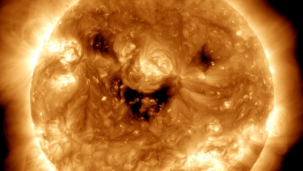 „Soarele zâmbitor”, fotografiat de NASA: „Say cheese!”. Fenomenul, explicat de agenția spațială