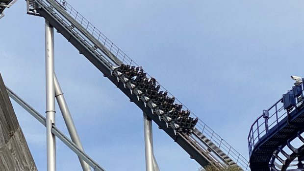 Zeci de oameni, blocați la înălțime, după ce un roller-coaster din Europa-Park s-a defectat. Au fost salvați în două ore