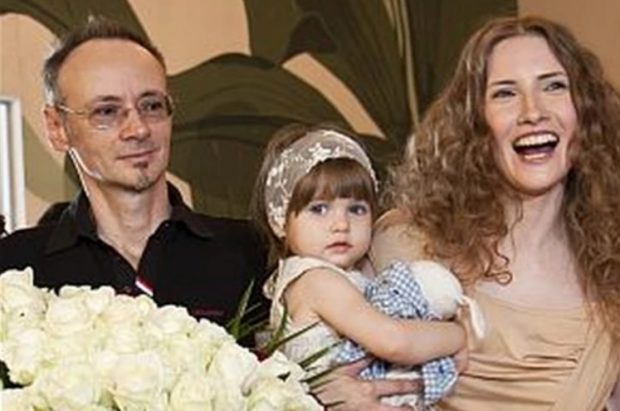 Fiica Iuliei și a lui Mihai Albu a împlinit 13 ani. Ce mesaje a primit Mikaela din partea părinților: „La mulți ani, minunea mea!”