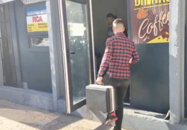 Un hoț care a dat spargerea la automatul din curtea Poliţiei Galaţi era chiar proprietarul chioşcului. Ce l-a dat de gol