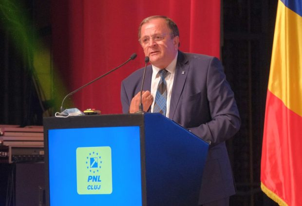 Gheorghe Flutur a lansat un decalog de luptă împotriva extremismului. „Nu daţi like-uri la lichele, vor veni vremuri mai grele”, au scandat oamenii prezenţi