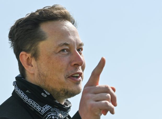 Elon Musk a revenit asupra deciziei de a suspenda conturile unor jurnaliști, după ce și-a consultat urmăritorii de pe Twitter
