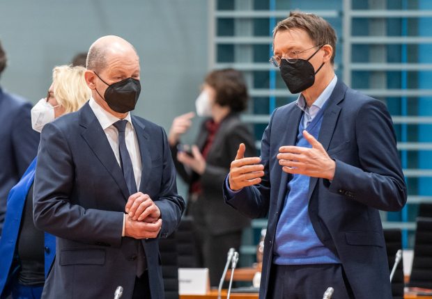 „Ne lasă rece dacă psihicul lui Putin suportă sau nu aşa ceva”. Ministrul german al sănătății consideră că țara „este în război” cu liderul rus
