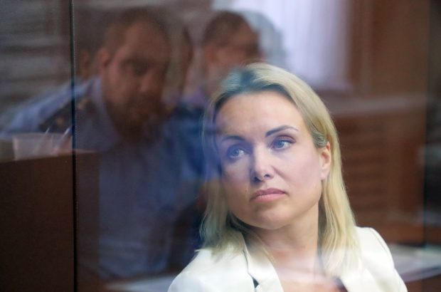 Jurnalista Marina Ovsiannikova a fugit din Rusia și se află în Europa, anunță presa rusă de stat