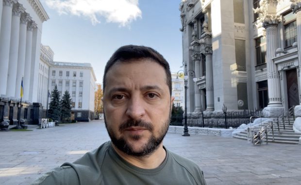 Zelenski îi avertizează pe ucraineni, după atacul de amploare al Rusiei, că pericolul este încă prezent