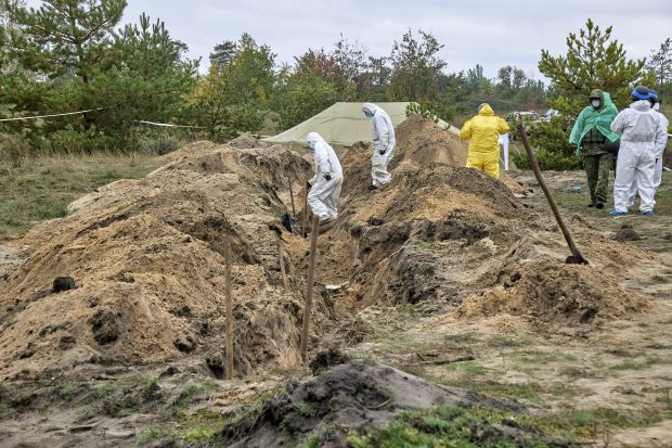 Aproape 150 de cadavre, descoperite într-o groapă comună din Liman. „Civilii au fost îngropaţi într-un loc, iar apărătorii, separat”