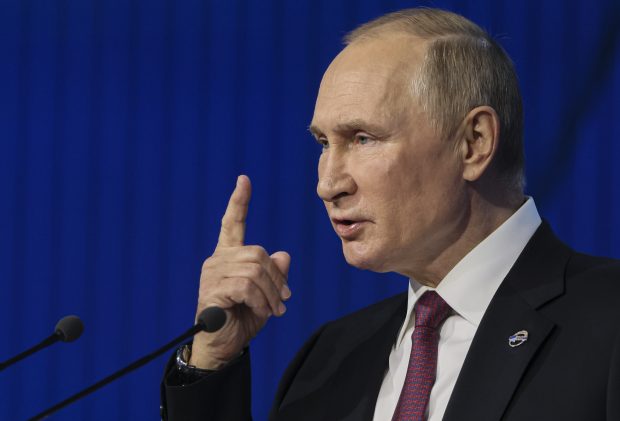 Putin acuză din nou Ucraina că pregătește o „bombă murdară”: Știu „cu aproximaţie” și unde o fabrică