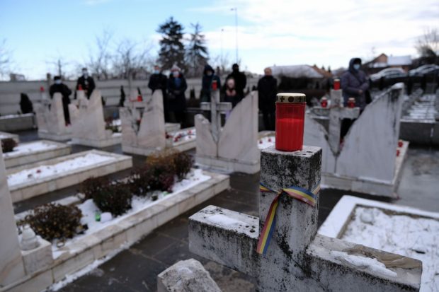 Un bărbat a murit după ce a căzut de pe o scară într-un cimitir