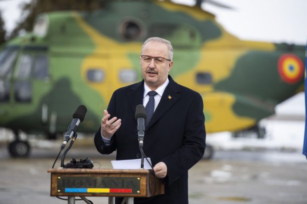 Vasile Dîncu și-a dat demisia din funcția de ministru al Apărării, afirmând că „îi este imposibilă colaborarea” cu Klaus Iohannis