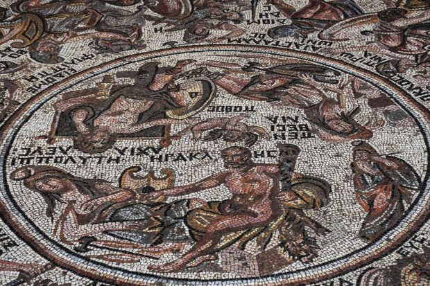 Mozaic roman „rar”, vechi de 1600 de ani, descoperit într-un sit arheologic din Siria