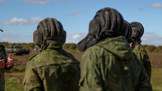 Recrut rus, despre condițiile dintr-o tabără militară: „Mi-au furat adidașii, sunt în șosete la război! 50% din soldați sunt bolnavi”